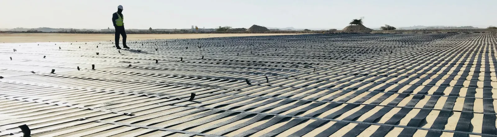 ParaLink — High-strength monoaxial geogrid for basal reinforcement and soft soils.